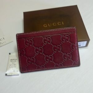 Gucci credit card holder in red embossed leather. Top & both sides hold cards